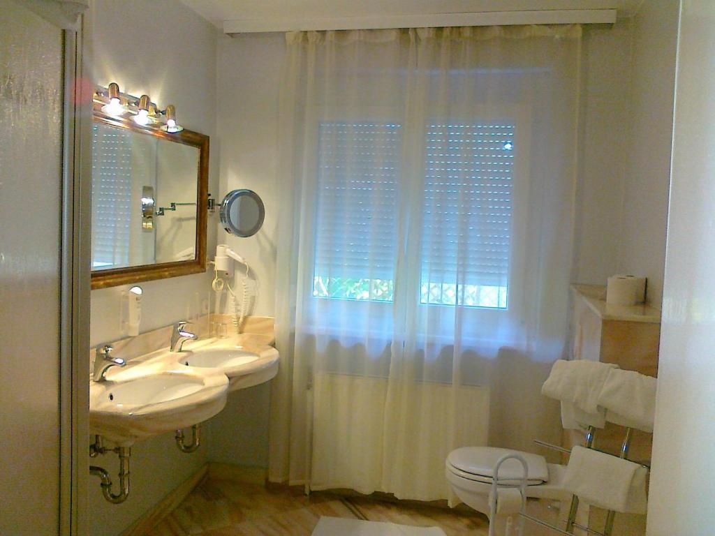 Stadtvilla Auerhahn Vöcklabruck Zimmer foto
